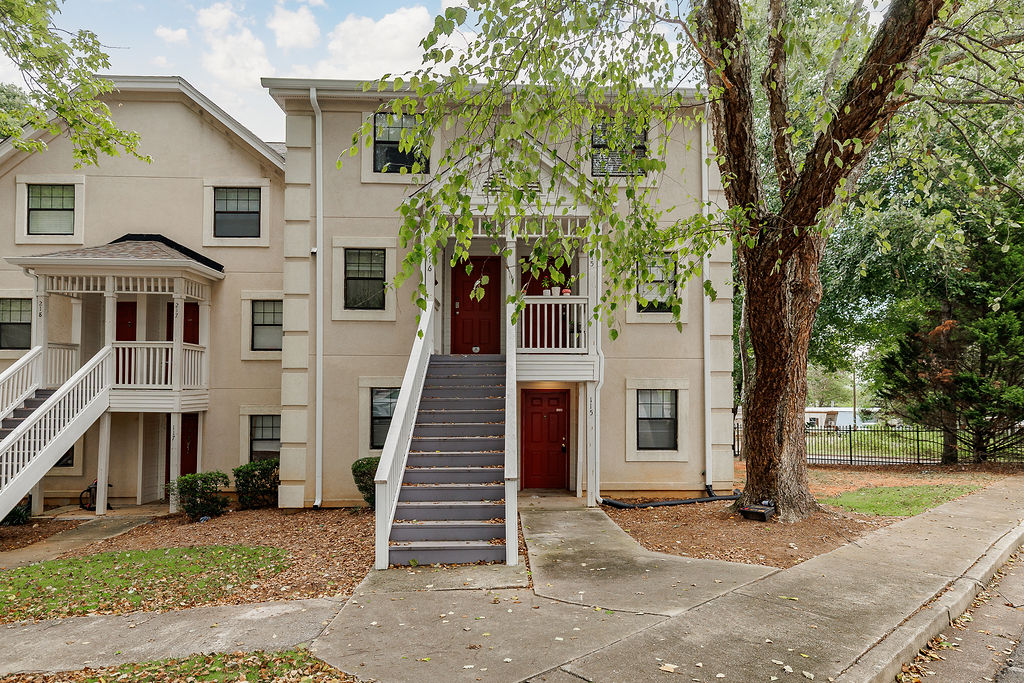 210 Appleby Drive - 1