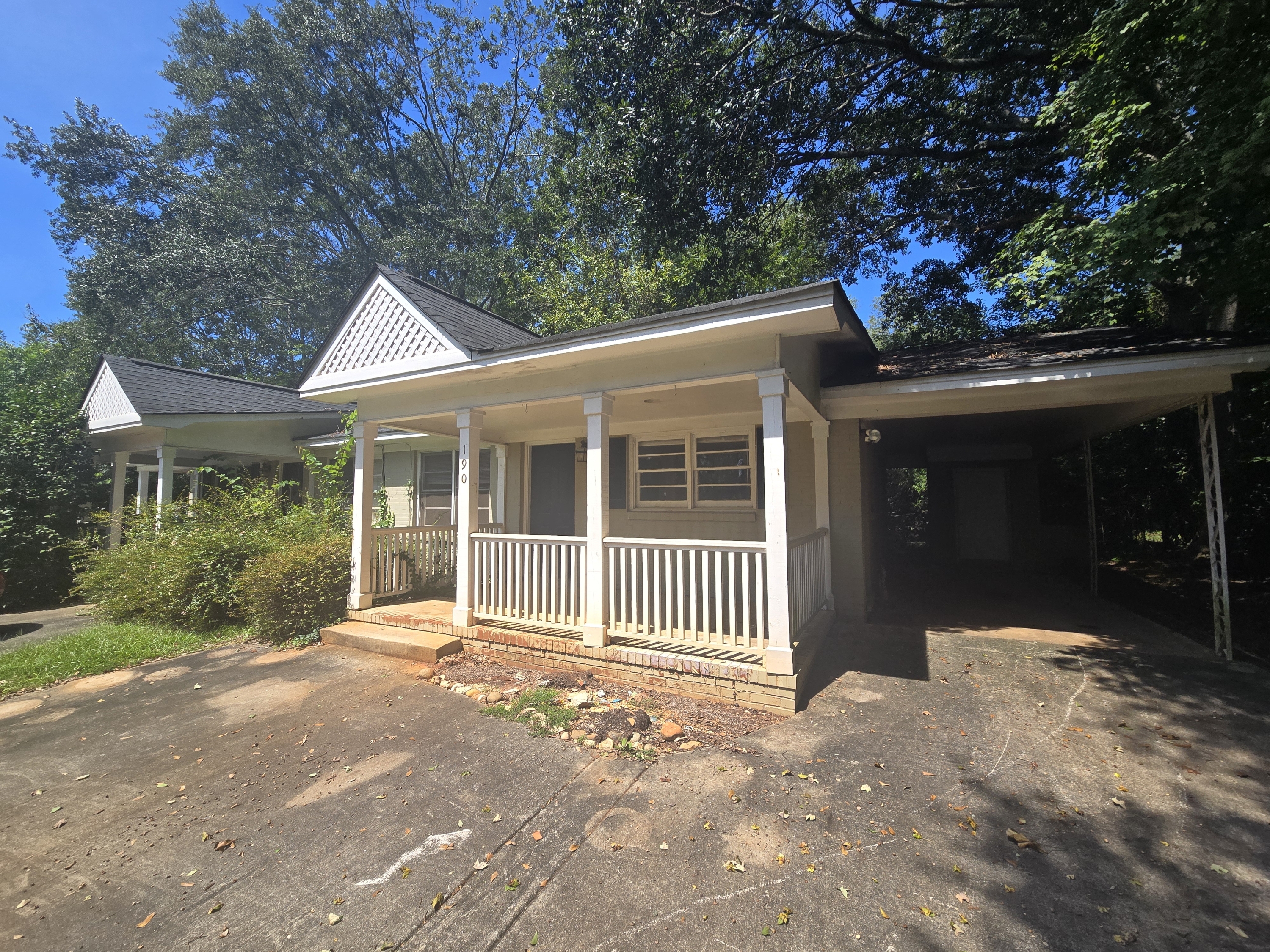 190 Gloria Street - 1
